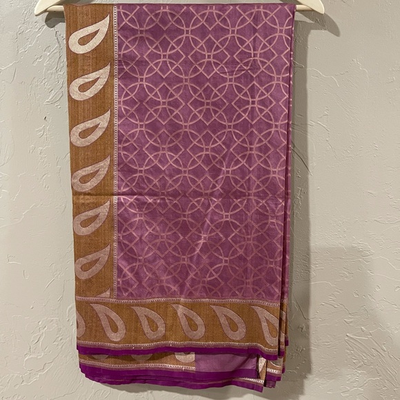 SAREE - Picture 2 of 5